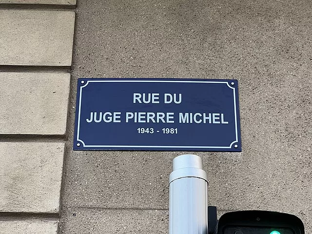 Plaque de la rue du juge Pierre Michel