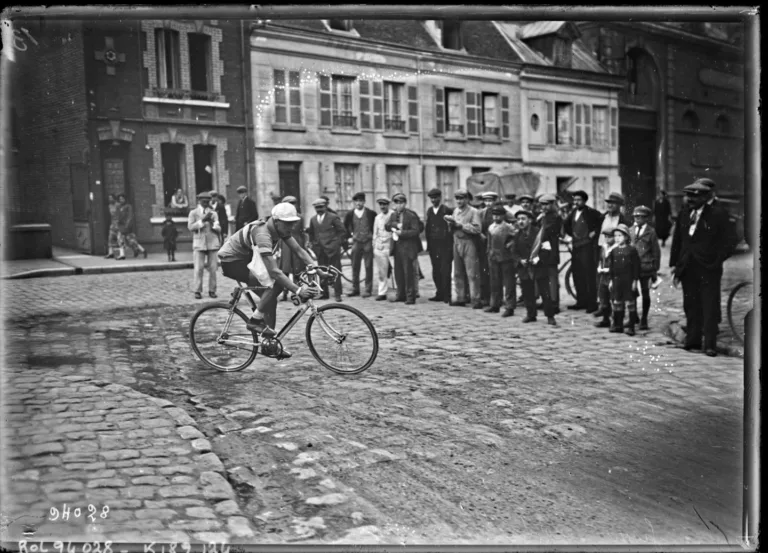 Armand Blanchonnet, cycliste français, double médaillé d'or aux Jeux Olympiques de 1924 en course sur route individuelle et par équipes