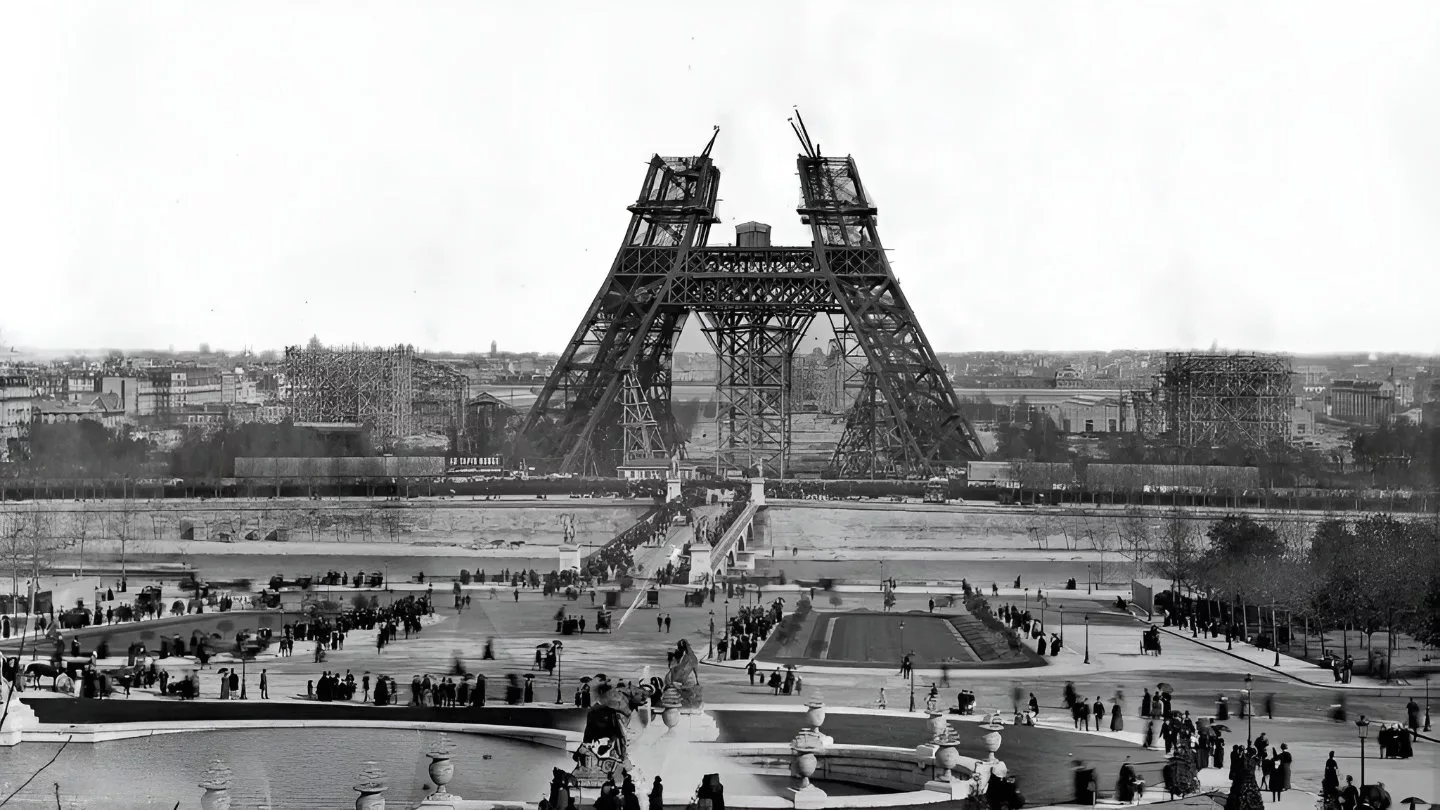 Construction tour Eiffel, 1888
