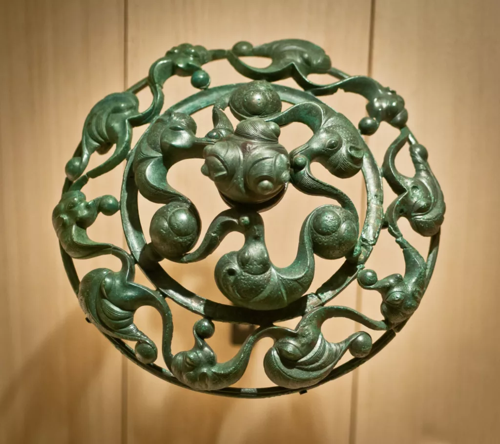 Dôme aux dragons, bronze gaulois de Roissy, Val-d'Oise