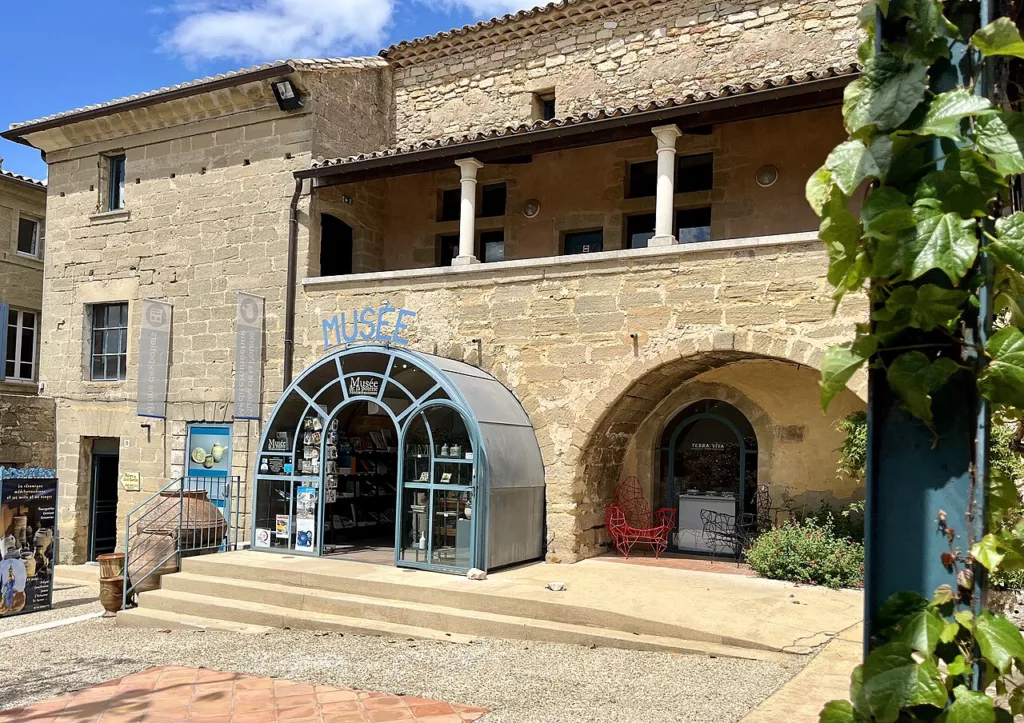 Saint-Quentin-la-Poterie, musée de la poterie